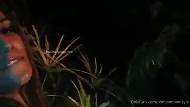 Poonam pandey oily porn video in garden – 2