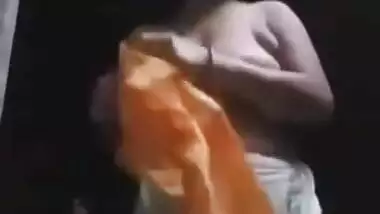 Today Exclusive- Desi Bhabhi Record Her Nude Video