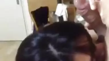 Stunning Desi hottie gives XXX blowjob to her lustful boss at work