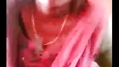 Indian Aunty Anju Showing Boobs
