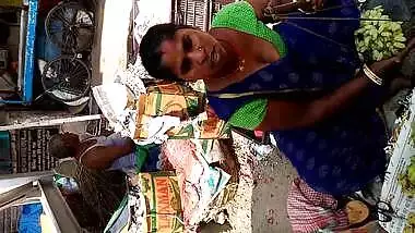 Desi milf cleavage