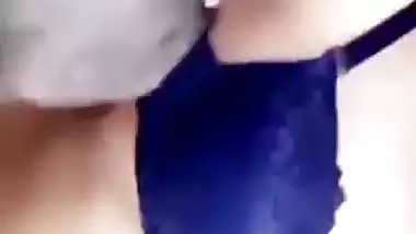 Hot Lahore girl shows her boobs and pussy in Pakistani sex