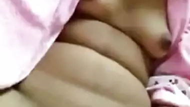 Pretty Desi girl in a pink robe demonstrates XXX slit in MMS video