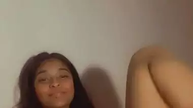 Naked pussy showing hot Indian girl nude viral MMS