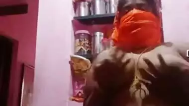 Busty Desi mom takes clothes off to expose her smokin' hot body