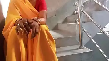 Roshani Bhabhi Ko Sidiyo Par Choda Khade Khade Jab Unka Bhaiya Se Jagda Hua
