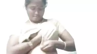 Indian mom isn't ashamed of revealing XXX body parts on the camera