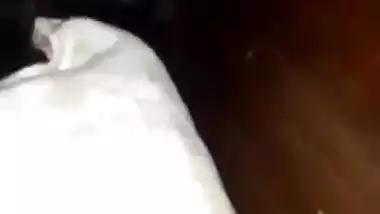 Desi cute girl fing her pussy n make video for bf