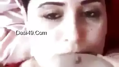 Today Exclusive- Desi Paki Bhabhi Showing Her Boobs And Pussy