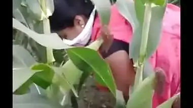 Hindu randi ko muslman ne pakra our badle me kuti bnakr chod