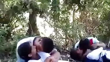 Indian college friends group sex mms in park