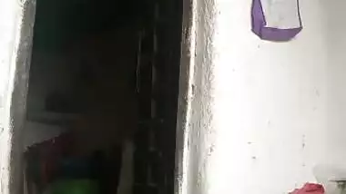 Super Hot Look Desi Girl Showing Her Boobs and Pussy New Leaked Video