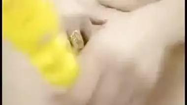 Desi wench uses sex toy to play with her XXX anus and cums hard