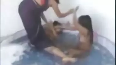 Indian lesbians take bath together
