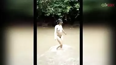 Fuckable Desi aunty bathes outdoor and shows off her hairy pussy