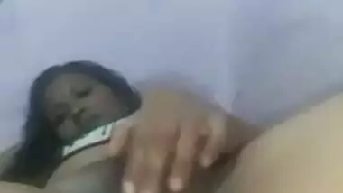 Desi tamil aunty showing her wet pussy in cam