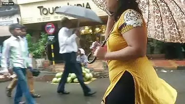 Bhuleshwar Bhabhi In Leggings – Movies