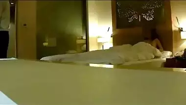 Worker of hotel and naked Indian diva take part in unplanned porn clip
