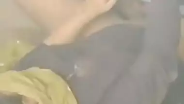 Guy took Desi teen to alley for outdoor XXX twosome that becomes MMS