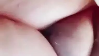 Chubby Desi XXX bitch showing her big melons and pussy on cam