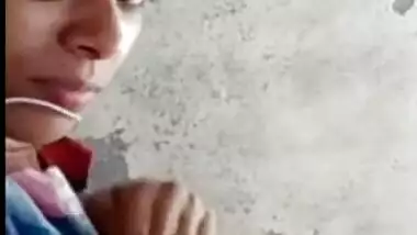 Lovely Desi exposes her boob but hides XXX nipple with the hand