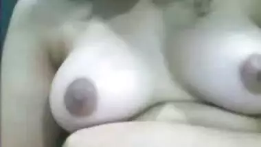 Possessor of awesome Desi tits wants guy to jerk off to the porn video