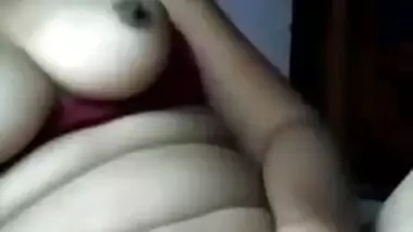 Village Bengali mom gets naked and rubs Desi XXX twat for the camera