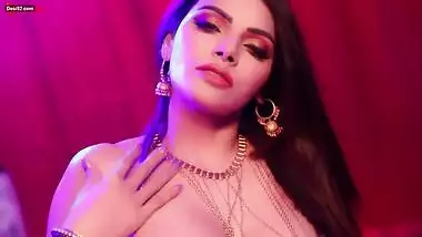 Sherlyn Chopra new clip