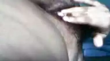 Desi girl fingering her pussy