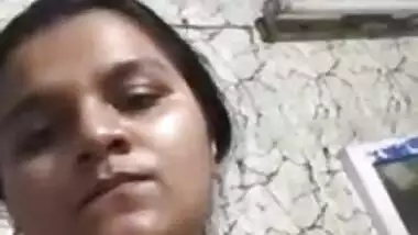 Indian aunty and her naked pussy in XXX self-made porn video