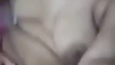 Nude Bengali girl wildly rubs and fingers her Desi XXX twat on cam