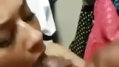 Sed Desi fellatrix takes care of penis in the amateur porn video