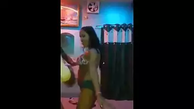 Desi mms of an office slut having fun with her horny teammates