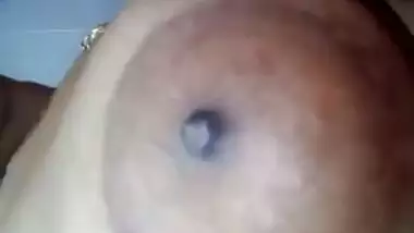 DESI INDIAN BHABHI SHOWING OFF HER BIGBOOBS
