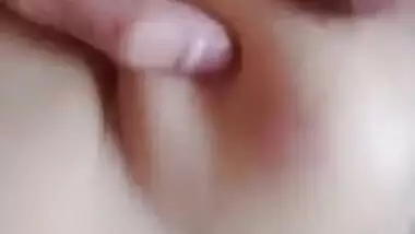 Newly married paki cutie fucking with mehndi hand