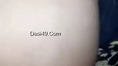 Today Exclusive- Desi Wife Boob Pressing By Hubby And Rub Her Dick In Boobs