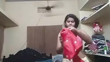 White saree me pushpa Aunty sex chat krte huye