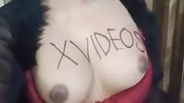 Super sexy Indian beauty showing boobs