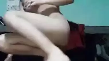 Slim village virgin strips to show her XXX pussy for Desi video