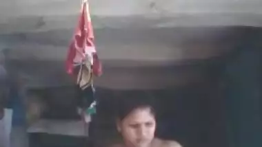 Desi ruby bhabhi stripping saree playing with melons