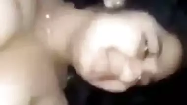 Boyfriend makes MMS video of him sticking XXX dick into Desi pussy