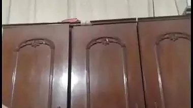 Desi fingering bhabhi bald pussy display