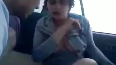 Chudai video of a horny couple in their car while in the parking area