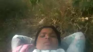 Clean Dehati pussy show outdoors video
