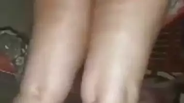 Desi bhabi showing her ass