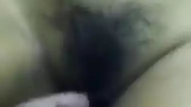 Desi hairy pussy fingering MMS sex video