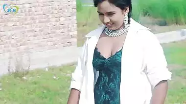 Booby shy bengali girls huge cleavage show seductive photoshoot
