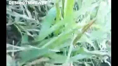 Outdoor sex porn of Desi college XXX girl with lover in the park MMS