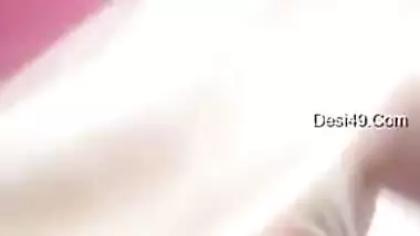 Desi girl in sari knows how to make hubby super-horny via videolink