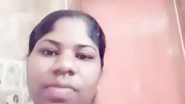 Horny bhabi fingering